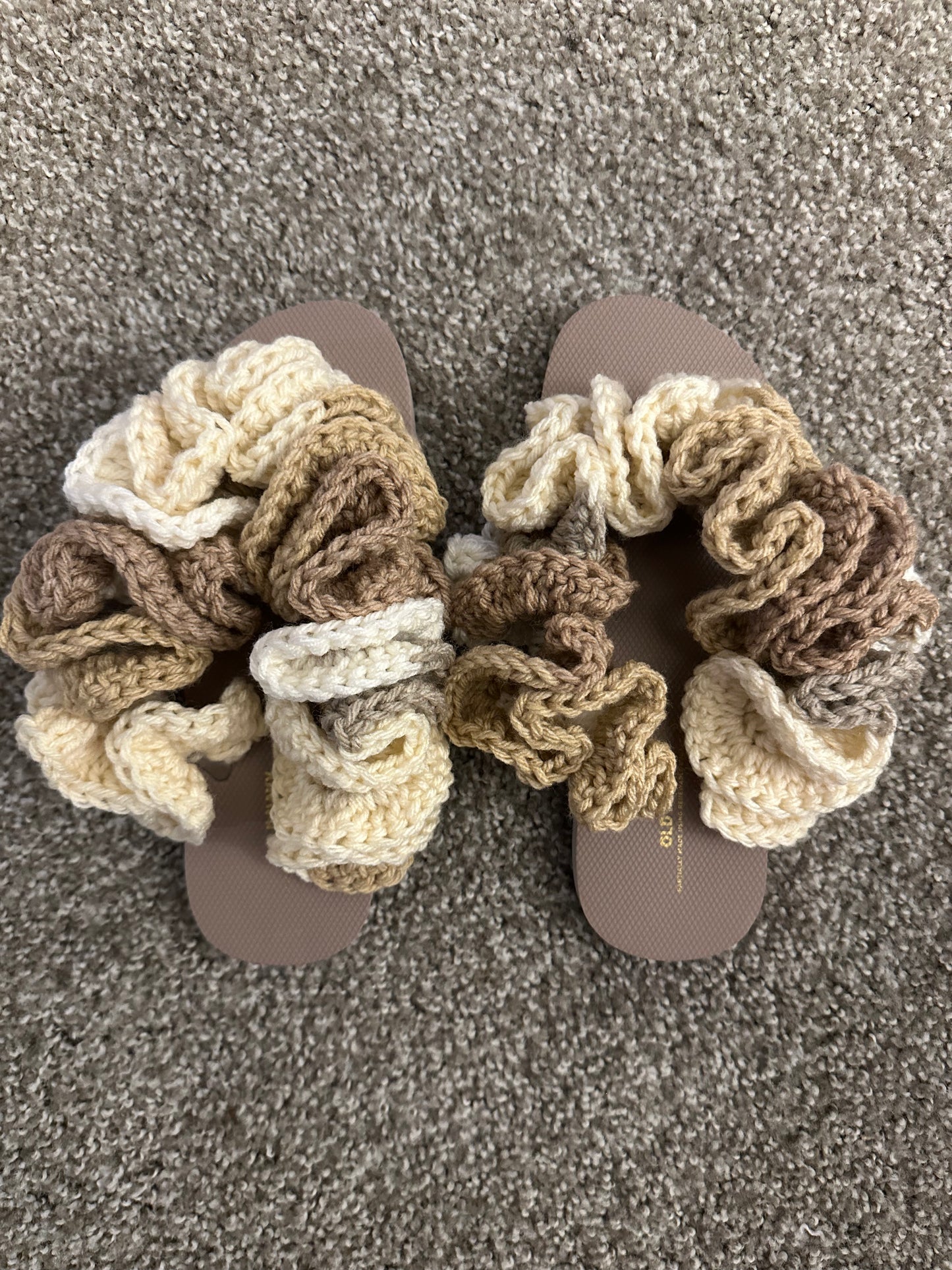 Women's Ruffle Flip Flops - Neutral